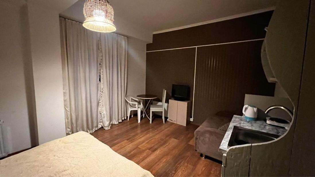 Hotel Mgzavrebi Bakuriani Exteriör bild