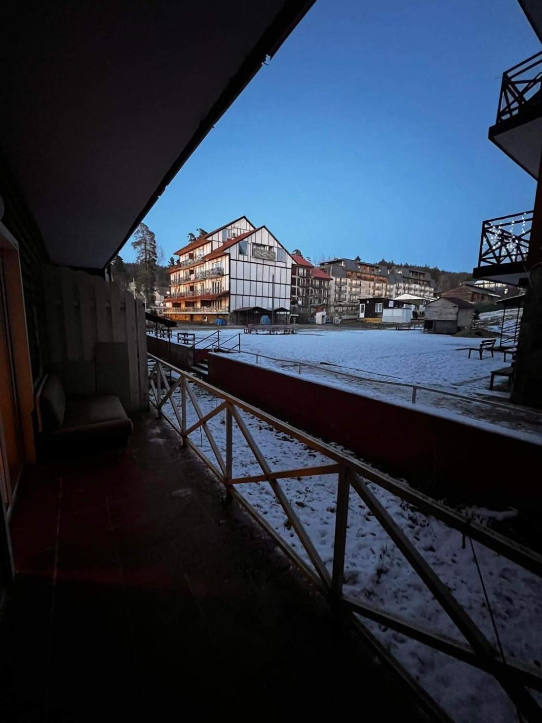 Hotel Mgzavrebi Bakuriani Exteriör bild