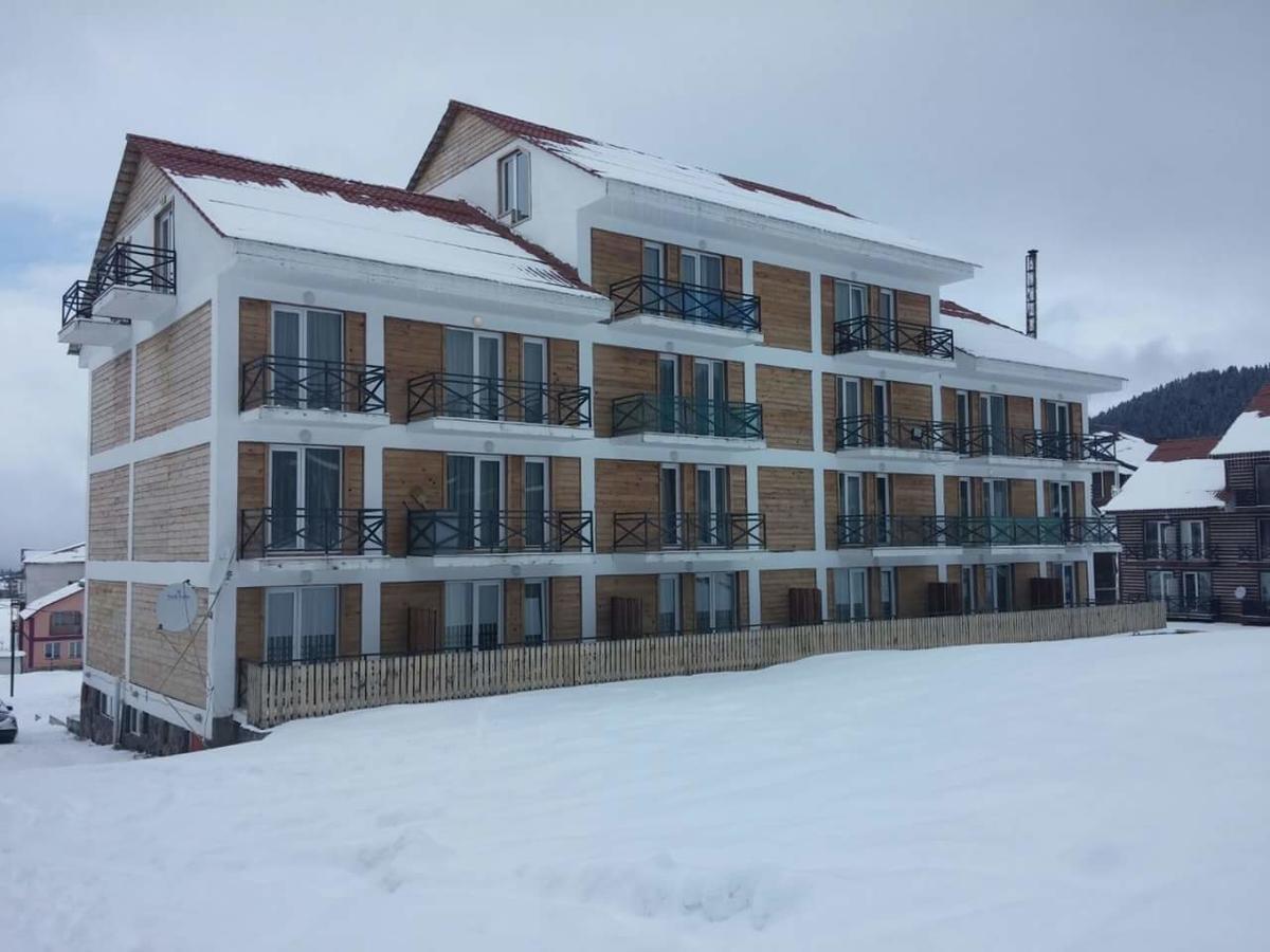 Hotel Mgzavrebi Bakuriani Exteriör bild